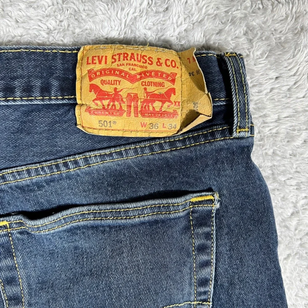 Levis 501 Original Fit Mens Blue Straight Leg Button Fly Jeans 38x32